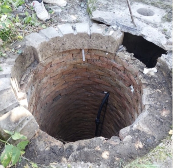 Pohled do vyčištěné kopané studny se skružemi z naší realizace